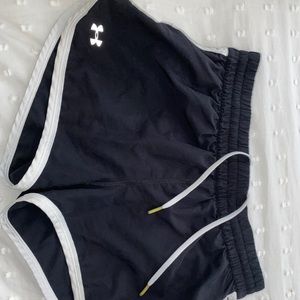 UNDER ARMOUR SHORTS (XS)